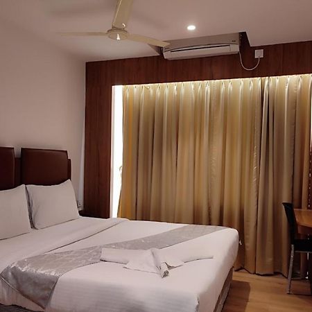 Staymaker Hotel Mohan Palace Baharampur Екстериор снимка