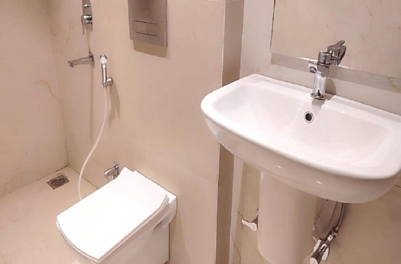 Staymaker Hotel Mohan Palace Baharampur Екстериор снимка