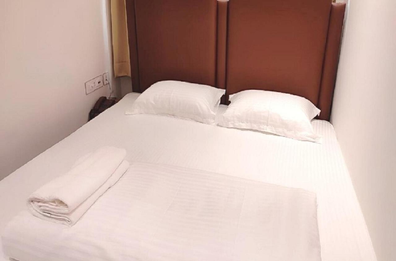 Staymaker Hotel Mohan Palace Baharampur Екстериор снимка