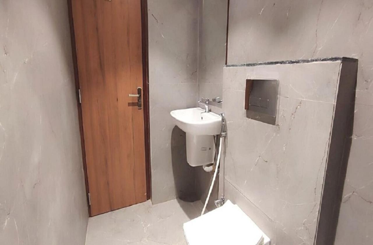 Staymaker Hotel Mohan Palace Baharampur Екстериор снимка