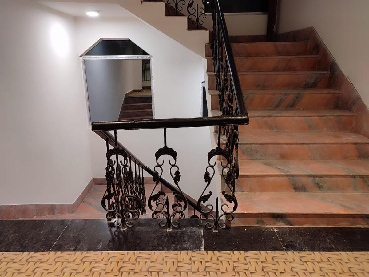 Staymaker Hotel Mohan Palace Baharampur Екстериор снимка