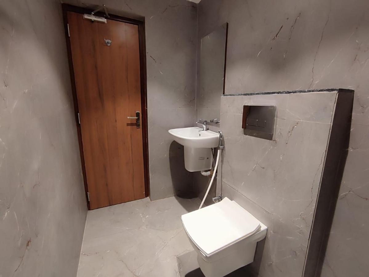 Staymaker Hotel Mohan Palace Baharampur Екстериор снимка
