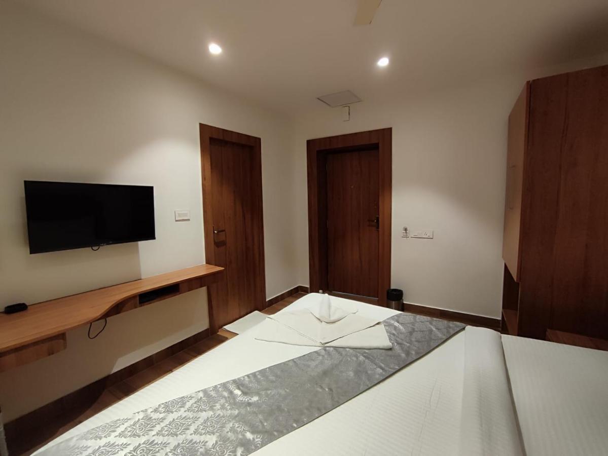 Staymaker Hotel Mohan Palace Baharampur Екстериор снимка