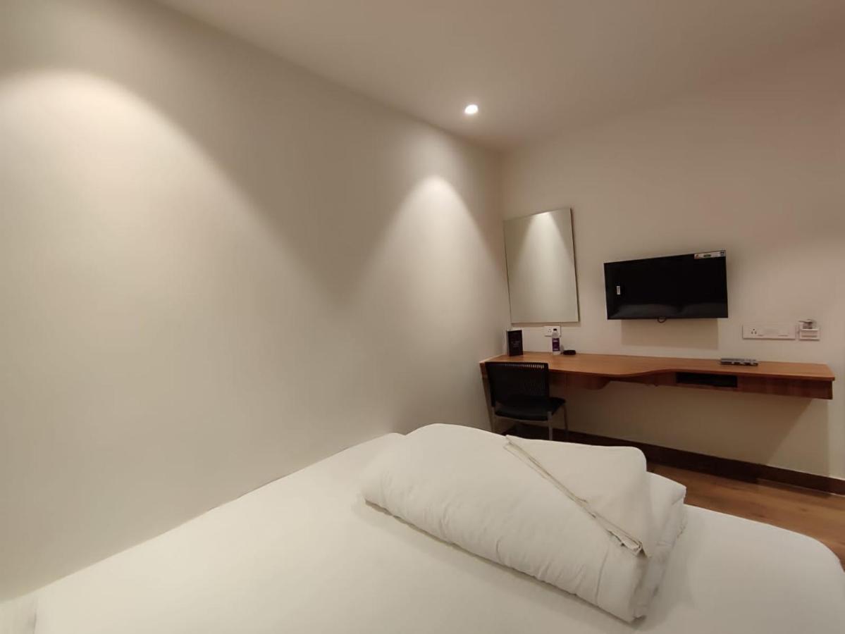 Staymaker Hotel Mohan Palace Baharampur Екстериор снимка
