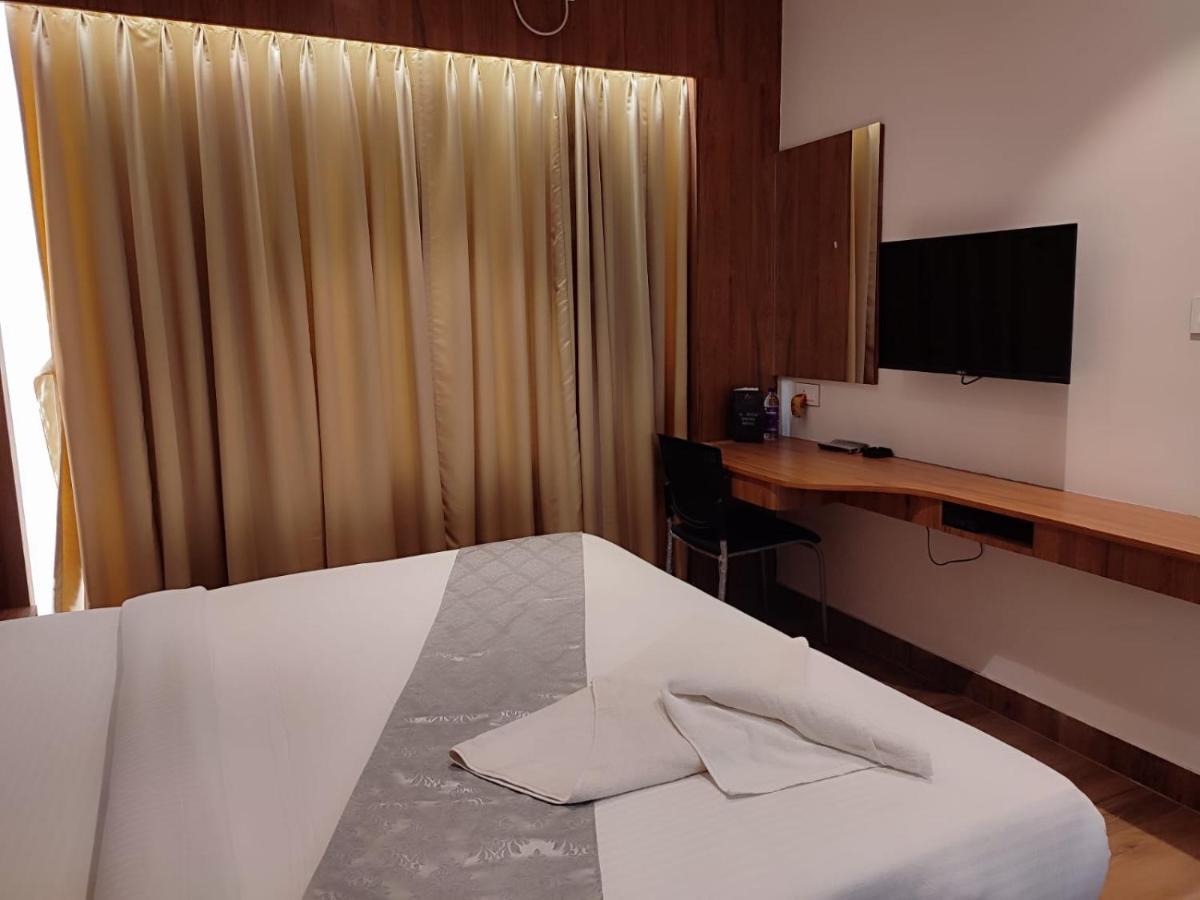 Staymaker Hotel Mohan Palace Baharampur Екстериор снимка