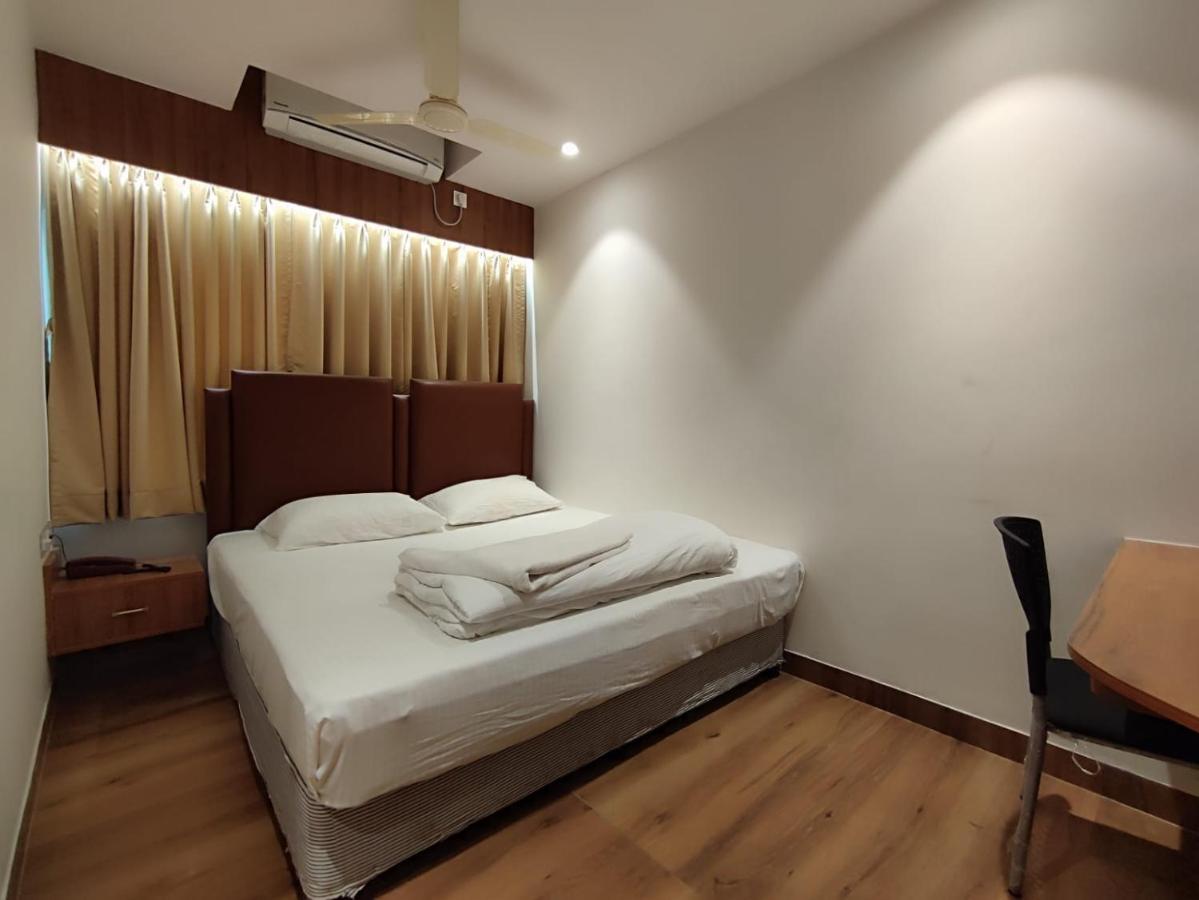 Staymaker Hotel Mohan Palace Baharampur Екстериор снимка