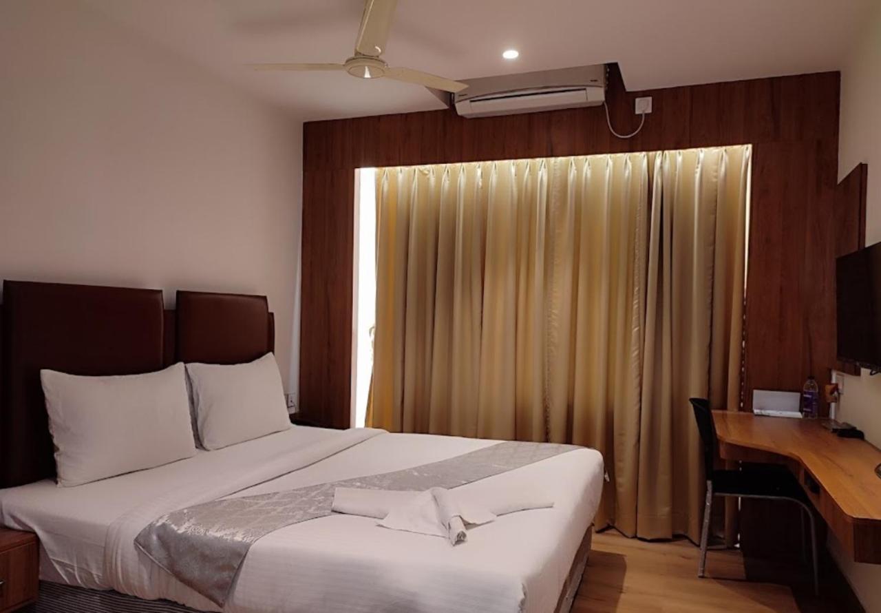 Staymaker Hotel Mohan Palace Baharampur Екстериор снимка